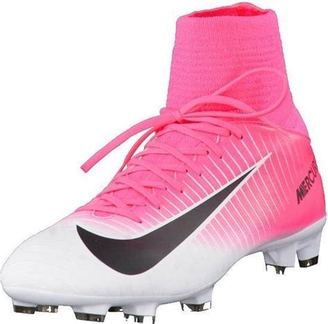 roze nikes voetbalschoenen